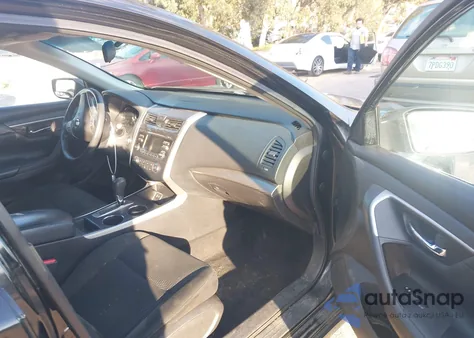 2015 Nissan Altima 2.5 S z USA, uszkodzony, nr VIN 1N4AL3AP3FN915368